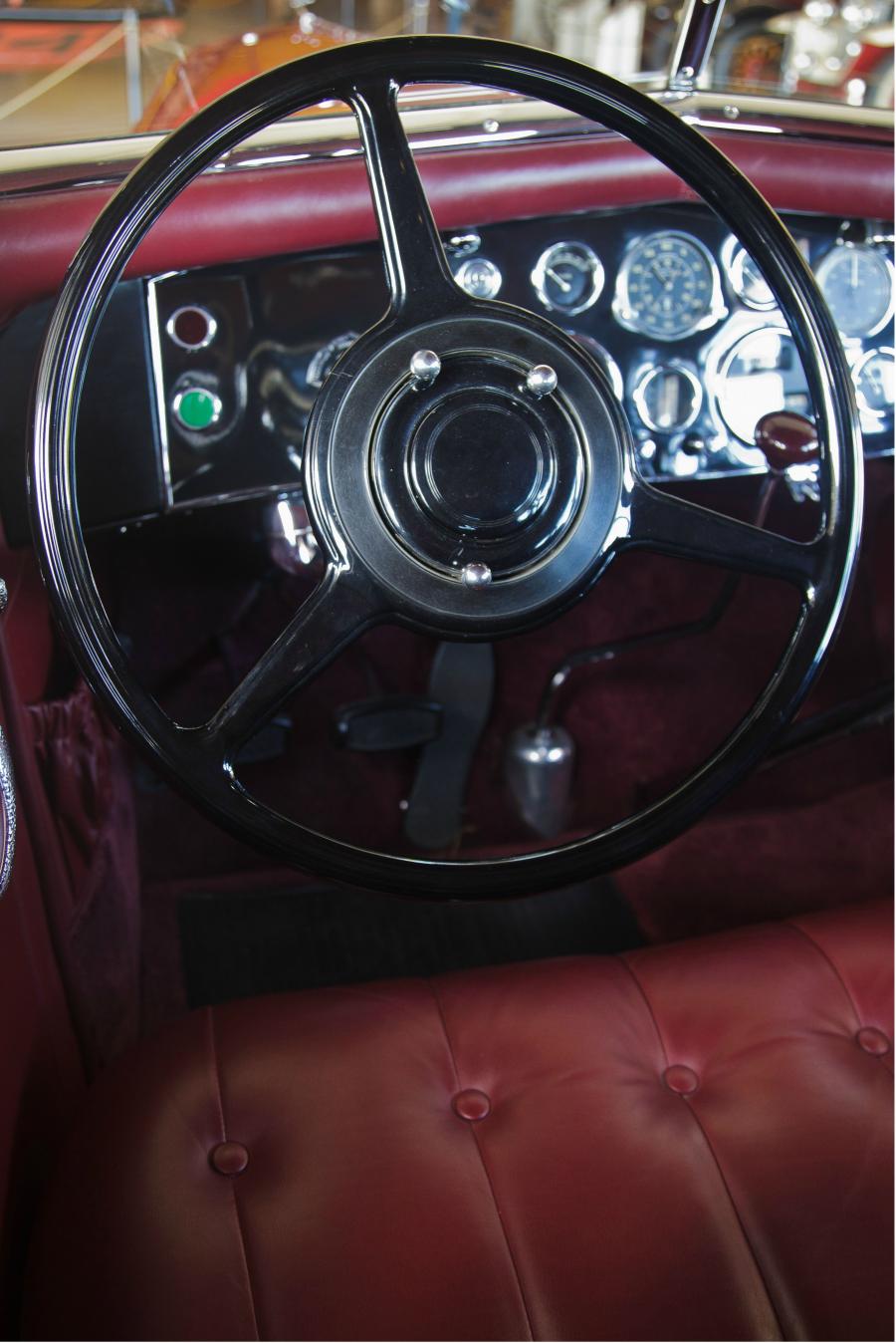  Duesenberg J310/2144 Sedan by Derham 1935 года  (фото 8 из 21)